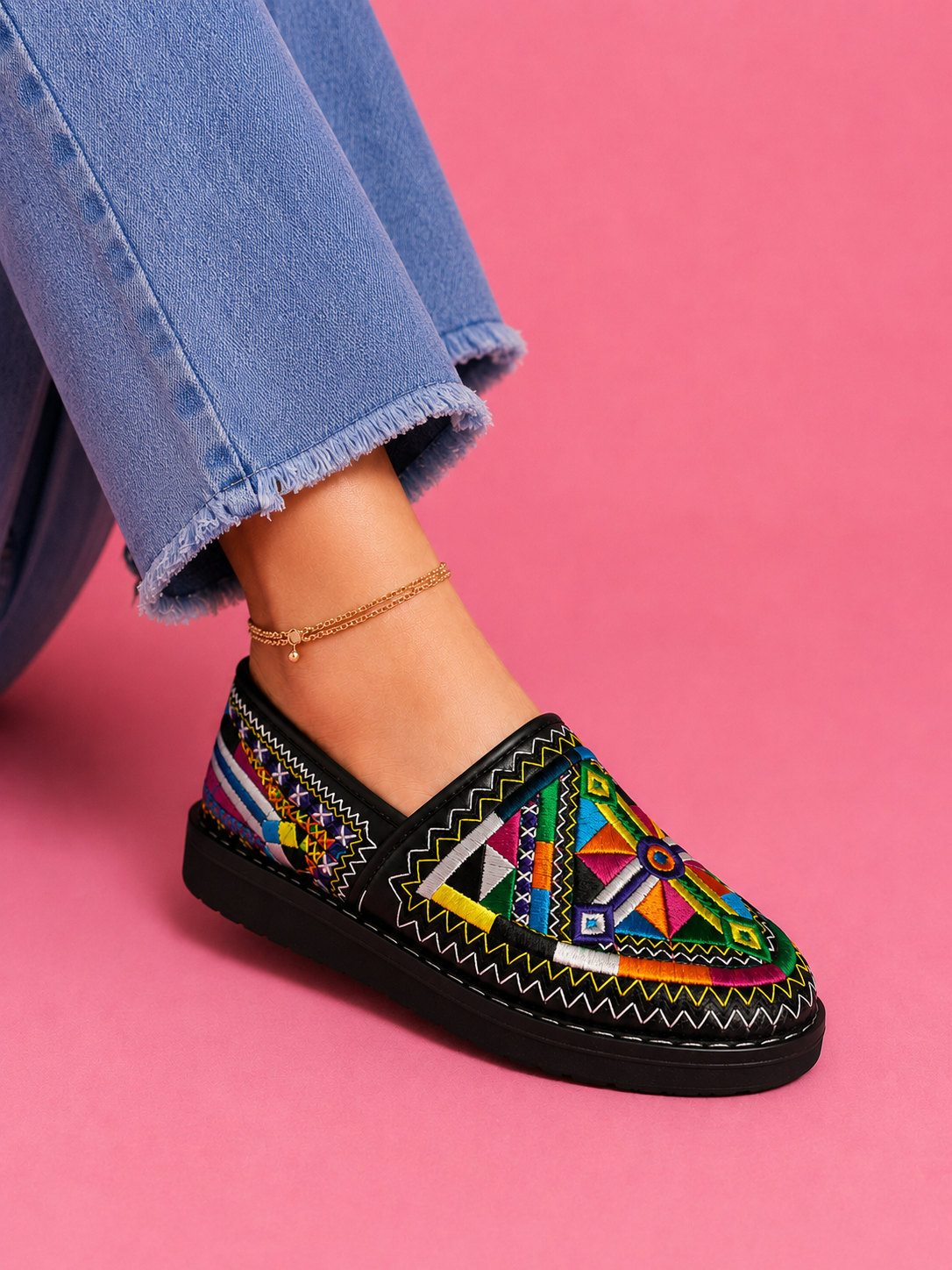 BLACK MOCCASIN